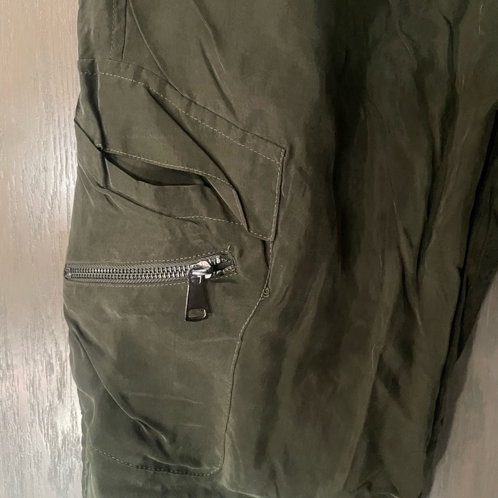 Women’s Sateen Cargo Pants - Picture 3 of 3